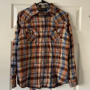 Women’s Wrangler Retro flannel shirt size medium. Worn once.